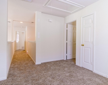 2918 Five Oaks Drive - Photo Thumbnail 23