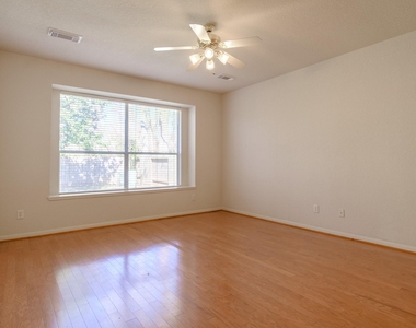 2918 Five Oaks Drive - Photo Thumbnail 14