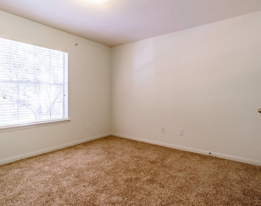 2918 Five Oaks Drive - Photo Thumbnail 22