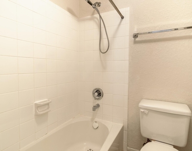 2918 Five Oaks Drive - Photo Thumbnail 19