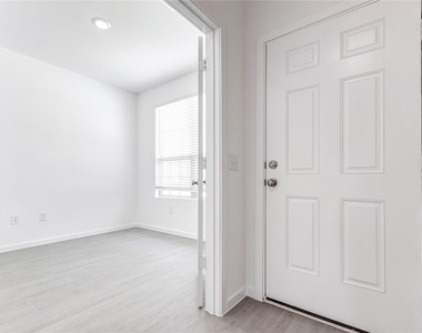 15011 Rustic Moon Rd Road - Photo Thumbnail 5