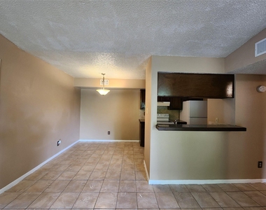 17331 Red Oak Drive - Photo Thumbnail 4