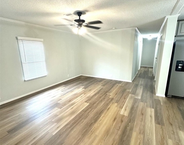 11930 Greenglen Drive - Photo Thumbnail 2
