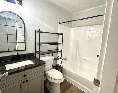 11930 Greenglen Drive - Photo Thumbnail 6