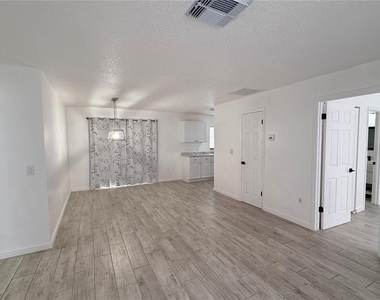 13186 Thrush Street - Photo Thumbnail 6