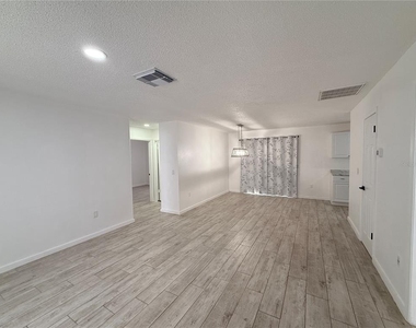 13186 Thrush Street - Photo Thumbnail 5