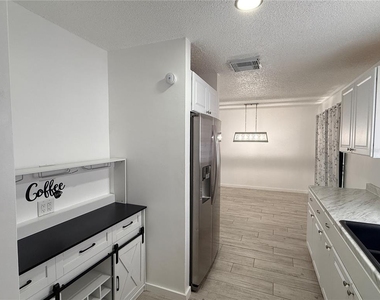 13186 Thrush Street - Photo Thumbnail 9