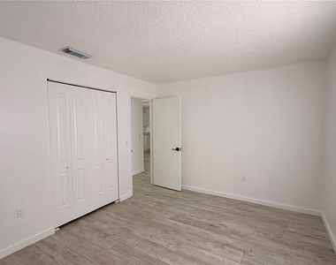 13186 Thrush Street - Photo Thumbnail 11