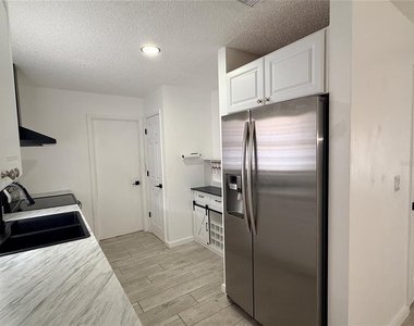 13186 Thrush Street - Photo Thumbnail 8