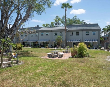 6940 A Sunset Drive S - Photo Thumbnail 19
