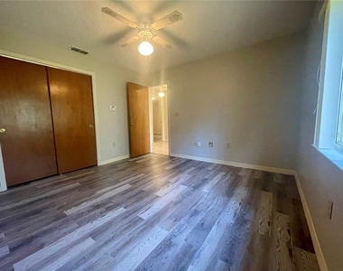 10337 Usher Street - Photo Thumbnail 6