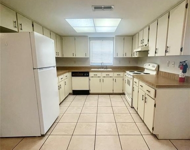 10337 Usher Street - Photo Thumbnail 4