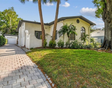 3120 S Julia Circle - Photo Thumbnail 5
