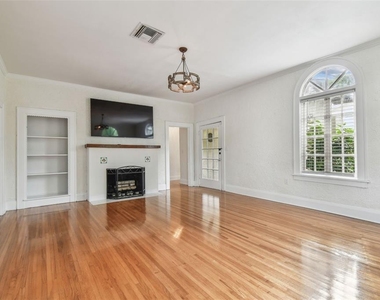 3120 S Julia Circle - Photo Thumbnail 8