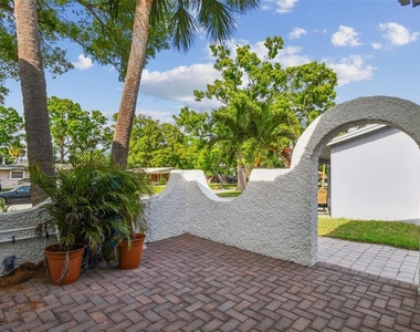 3120 S Julia Circle - Photo Thumbnail 4