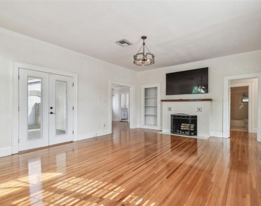 3120 S Julia Circle - Photo Thumbnail 7