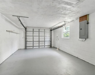 7721 Arbordale Drive - Photo Thumbnail 10