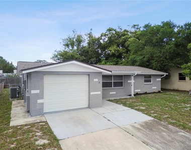 7721 Arbordale Drive - Photo Thumbnail 4
