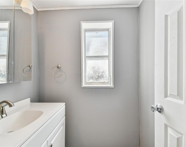 7721 Arbordale Drive - Photo Thumbnail 8