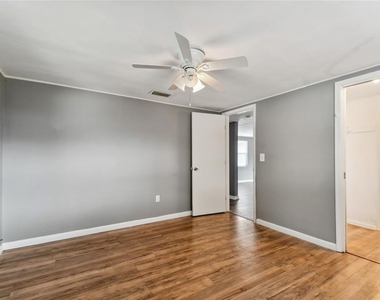 7721 Arbordale Drive - Photo Thumbnail 3