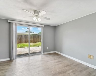 7721 Arbordale Drive - Photo Thumbnail 21