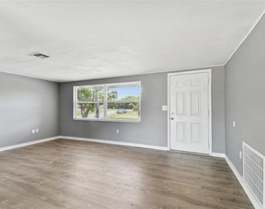 7721 Arbordale Drive - Photo Thumbnail 18