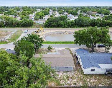 7721 Arbordale Drive - Photo Thumbnail 9