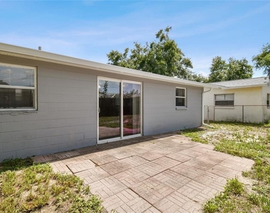 7721 Arbordale Drive - Photo Thumbnail 13