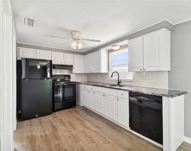 7721 Arbordale Drive - Photo Thumbnail 1
