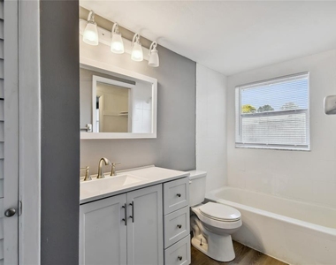 7721 Arbordale Drive - Photo Thumbnail 15