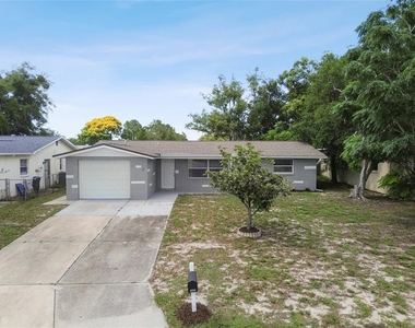 7721 Arbordale Drive - Photo Thumbnail 14
