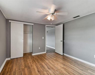 7721 Arbordale Drive - Photo Thumbnail 17