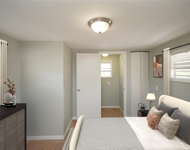 916 E 25th Avenue - Photo Thumbnail 7