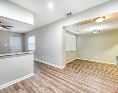 8086 28th Avenue N - Photo Thumbnail 6