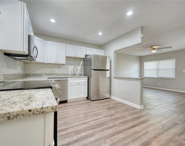 8086 28th Avenue N - Photo Thumbnail 5