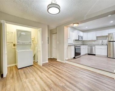 8086 28th Avenue N - Photo Thumbnail 7