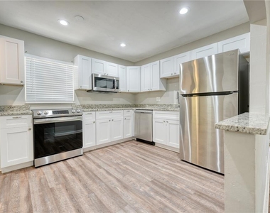 8086 28th Avenue N - Photo Thumbnail 4