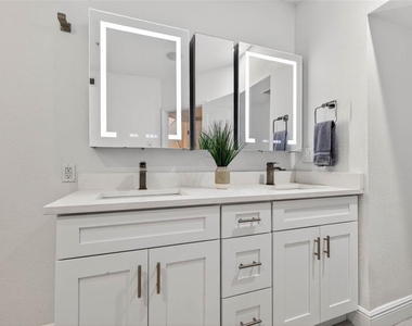 922 N Shore Drive Ne - Photo Thumbnail 13