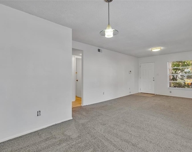 4838 S Semoran Boulevard - Photo Thumbnail 5