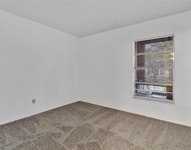 4838 S Semoran Boulevard - Photo Thumbnail 9