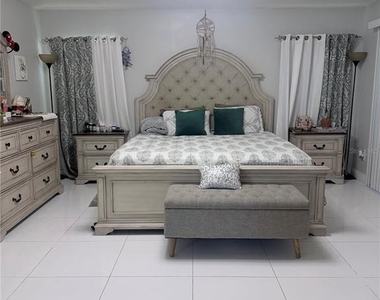 2618 Hawthorne Lane - Photo Thumbnail 21