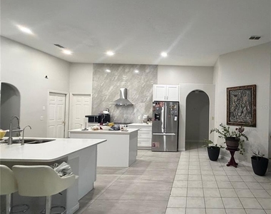 2618 Hawthorne Lane - Photo Thumbnail 5