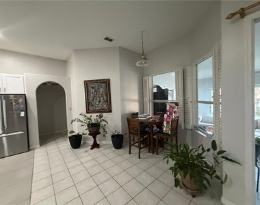 2618 Hawthorne Lane - Photo Thumbnail 4