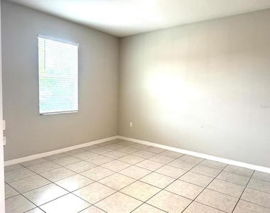 863 Hudson Valley Drive - Photo Thumbnail 5