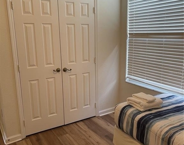 2306 Silver Palm Drive - Photo Thumbnail 23