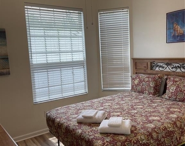 2306 Silver Palm Drive - Photo Thumbnail 16