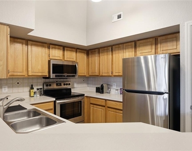 13001 Mulberry Park Drive - Photo Thumbnail 17