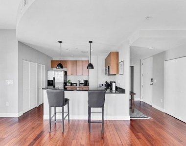 525 E Jackson Street - Photo Thumbnail 10