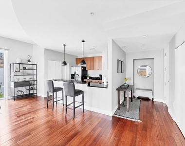 525 E Jackson Street - Photo Thumbnail 3