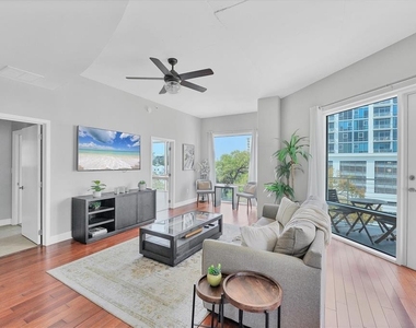 525 E Jackson Street - Photo Thumbnail 4